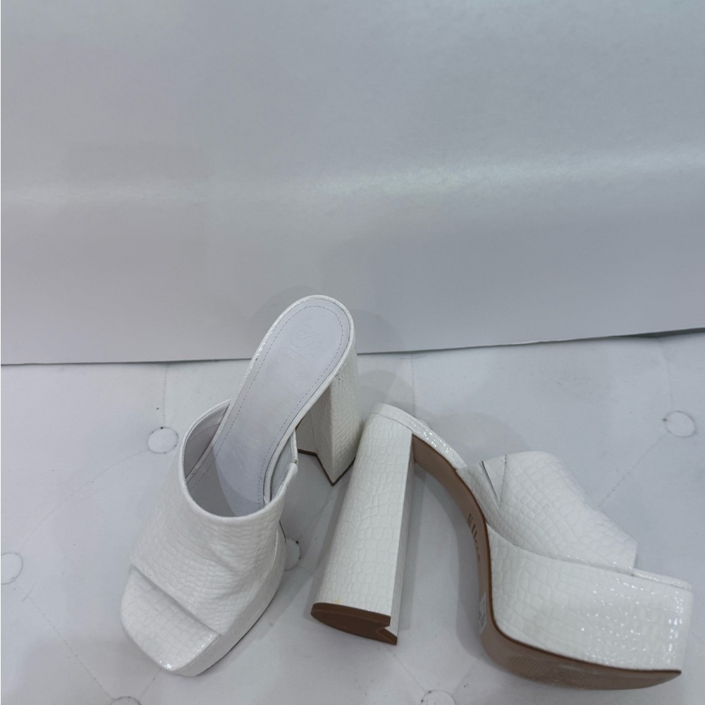 SCHUTZ White Platform Sandals with Chunky Heel